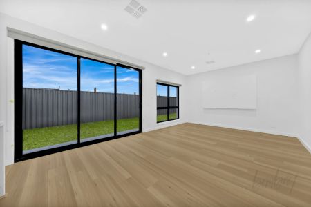 BRAND NEW LUXURY LIVING IN DEVELOPING ESTATE OF WOLLERT - Photo 5