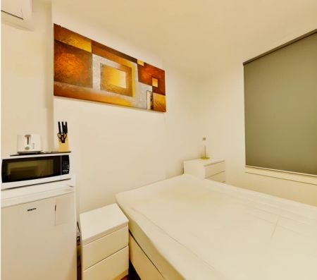 14 Holt, Sydney - Photo 3