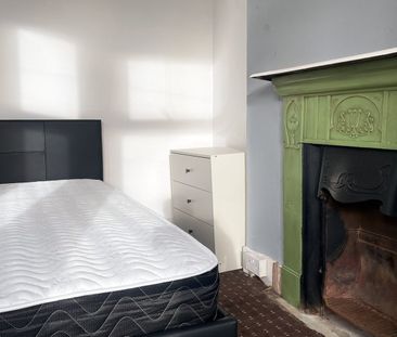 Room in a Shared House, Hatherley Gardens, E6 - Photo 5