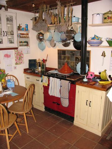 3 bedroom character property to rent - Photo 5