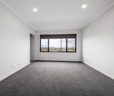 MODERN TOWNHOUSE WITH ALL YOU NEED! - Photo 2