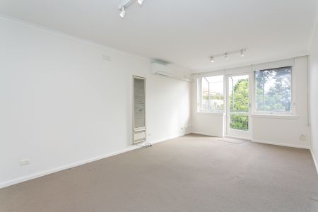 Stunning City Views With Lock Up Garage - Photo 2