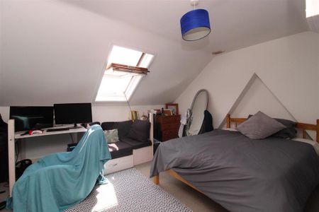 3 bedroom end of terrace house to rent - Photo 3