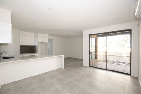 2/111 Willow Bend, Bulleen - Photo 2