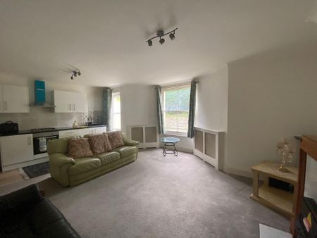 2 bedroom flat to rent - Photo 3