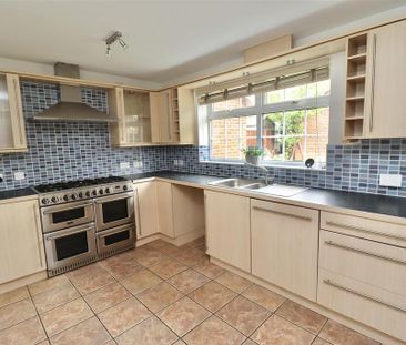 4 bedroom detached house to rent - Photo 2