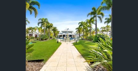 Stunning 3 bedroom Villa in sought after location - Photo 3