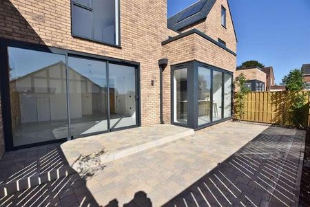 The Mount, Hale Barns, Altrincham, WA15 - Photo 3