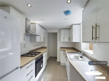 3 bedroom terraced house to rent - Photo 4