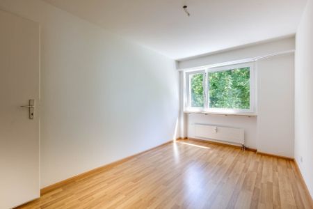 Well connected, generous living! - Photo 4