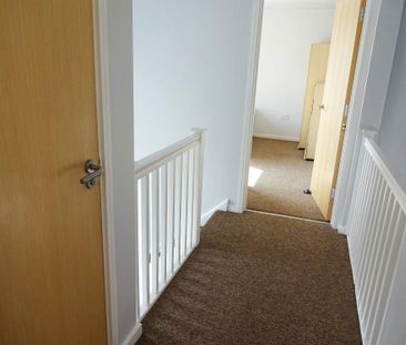 3 bedroom flat to rent - Photo 3