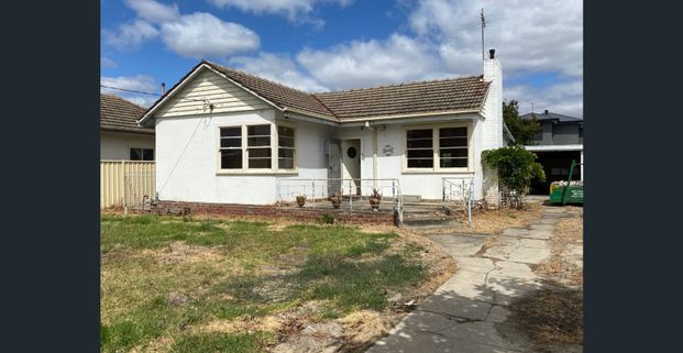 Spacious family home in Prime Maidstone Location - Photo 1