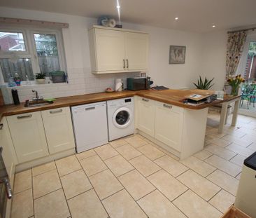 2 bedroom detached bungalow to rent - Photo 3