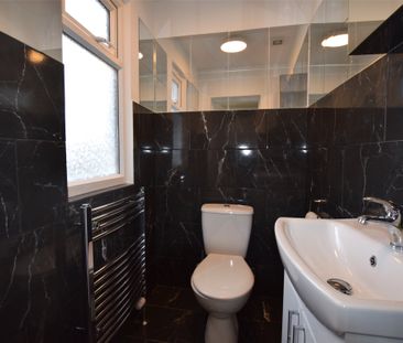 Waverley Crescent, Romford, RM3 - Photo 6