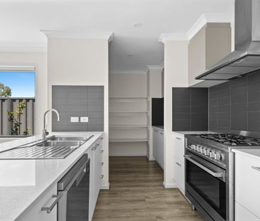 🏡 Modern Living in Mount Pleasant – Near New & Ready to Go! - Photo 3