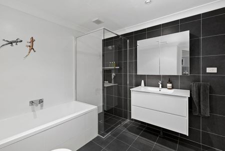 Chic Urban Two-Bedroom Apartment - Photo 4