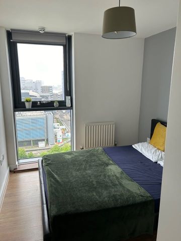 Room in a Shared Flat, Neutron Tower, E14 - Photo 2