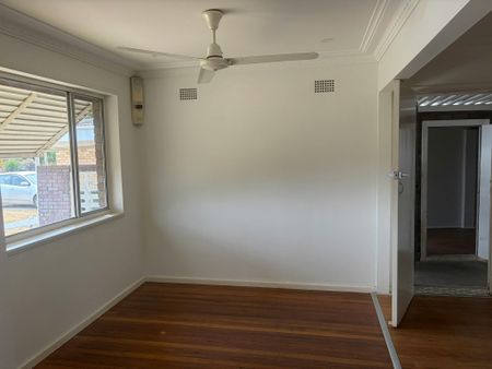 Family Home South Tamworth - Photo 2