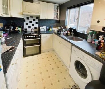 3 bedroom semi-detached house to rent - Photo 6