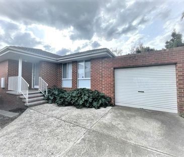 PRIME LOCATION! - Photo 4