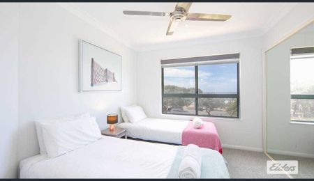 Beachfront 2-Bed Apartment with Stunning Ocean Views - Photo 3