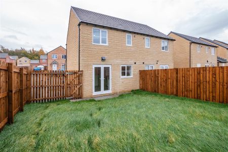 3 bedroom semi-detached house to rent - Photo 2