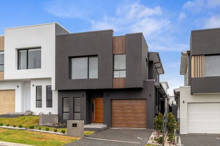 Near New 4 Bedroom Townhouse - Photo 5