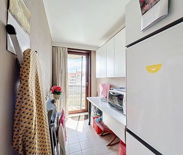 Uitstekend gelegen en verzorgd twee slaapkamer appartement op de Graaf d'Ursellaan, 3e verdiep - Photo 5