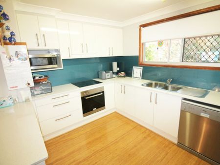 Ideal Family Home - Photo 3