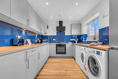 A SUPERB SHARED HOUSE FOR PROFESSIONALS Islip - Photo 5