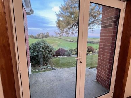 Stunning Farmhouse - Photo 3