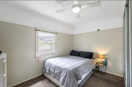 The Entrance - Photo 3