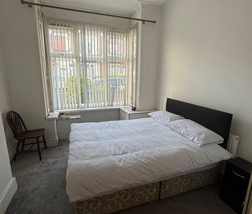 Room in a Shared House, Yew Tree Road, B6 - Photo 6