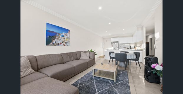 Large 3 Bedroom Apartment With 2 Carspaces - Photo 1