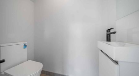 Tidy 2 bedroom Home! - Photo 3