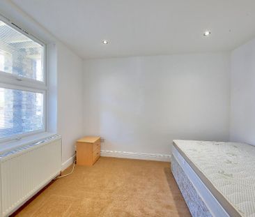 4 bedroom terraced house to rent - Photo 3