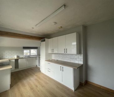 3 bedroom end of terrace house to rent - Photo 1