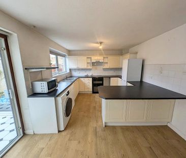 4 bedroom semi-detached house to rent - Photo 5
