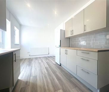 3 bed Terraced House for rent - Photo 3