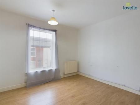3 bedroom Terraced House To Let - Photo 5