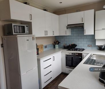 3 bedroom terraced house to rent - Photo 4