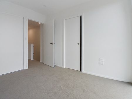 Modern two bedroom townhouse! - Photo 2
