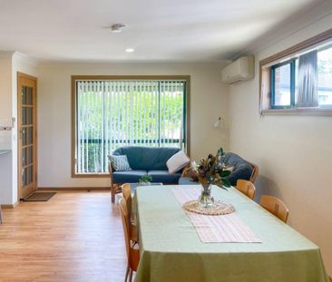 Beautiful Fully Furnished 3-Bedroom Home in Denhams Beach - Photo 3
