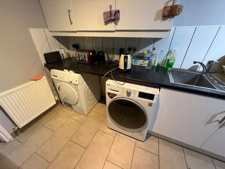 Room in a Shared House, Roxeth Hill, HA2 - Photo 4