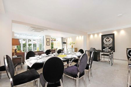 4 bedroom House to rent in Court Close, St John's Wood, London, NW8 - Photo 5