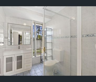 4 Loxton Court, Helensvale, Qld 4212 - Photo 2