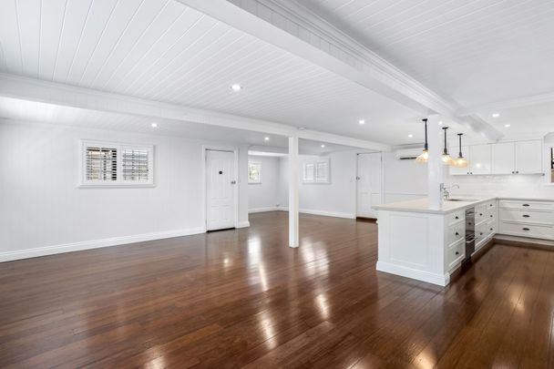 Spacious Four Bedroom Family Home with Pool and Workshop in Desirable Annerley - Photo 1