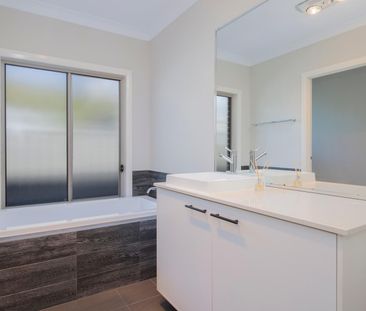 13 Sandcastle Street - Photo 3