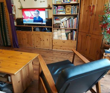 1 Bed Flat, Willow Way, W11 - Photo 2