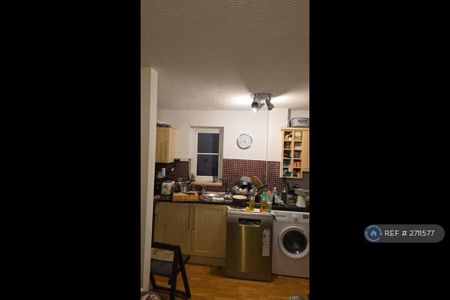 1 bedroom semi-detached house to rent - Photo 2